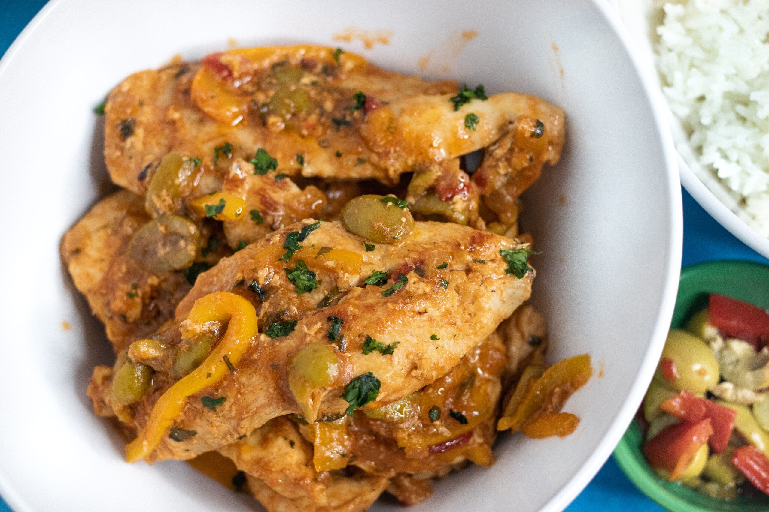 Pollo Guisado con Salsa de Tomate (Dominican Braised Chicken w