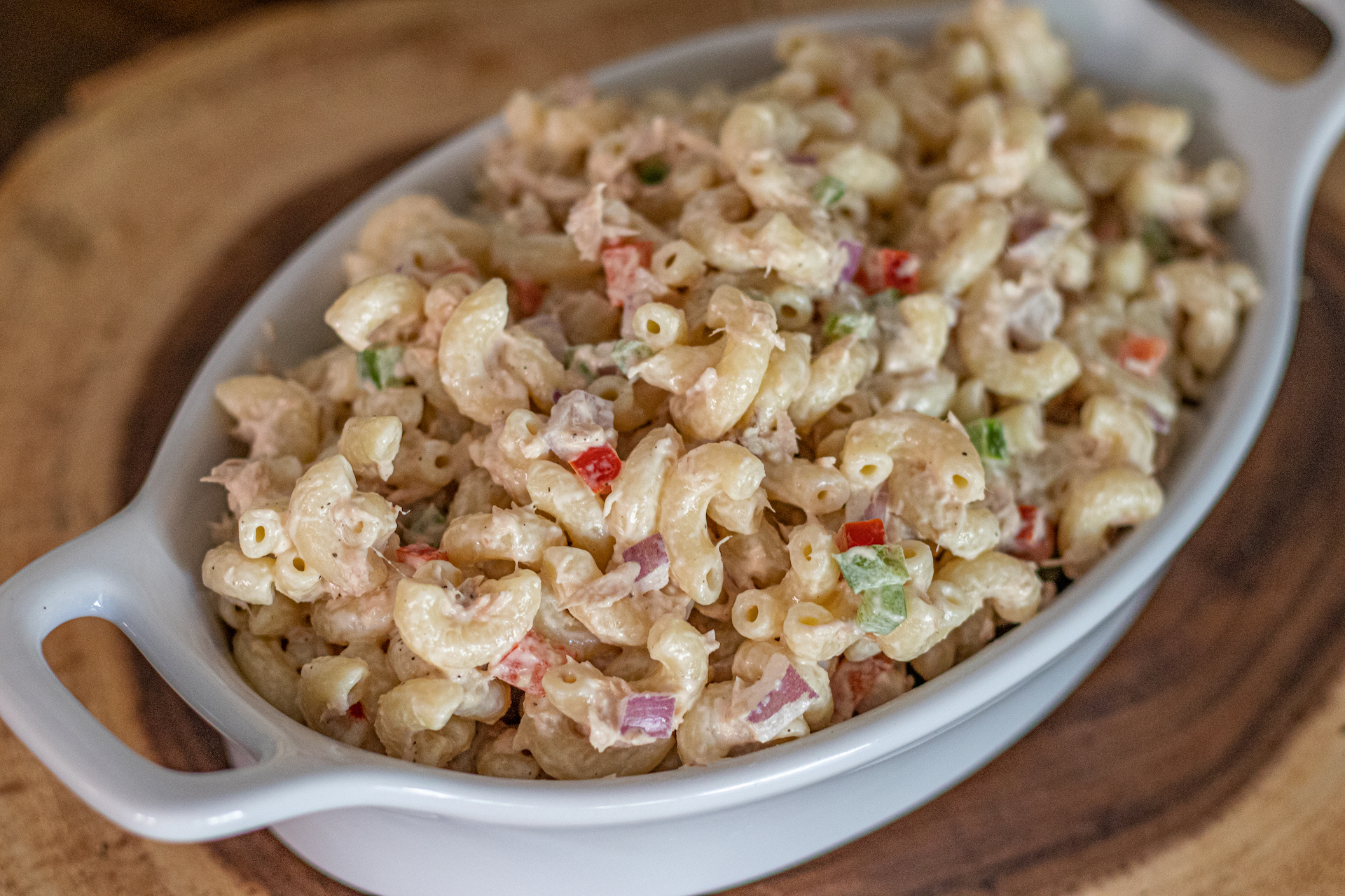 Ensalada de Coditos con atún (Tuna pasta salad) in a small serving platter.